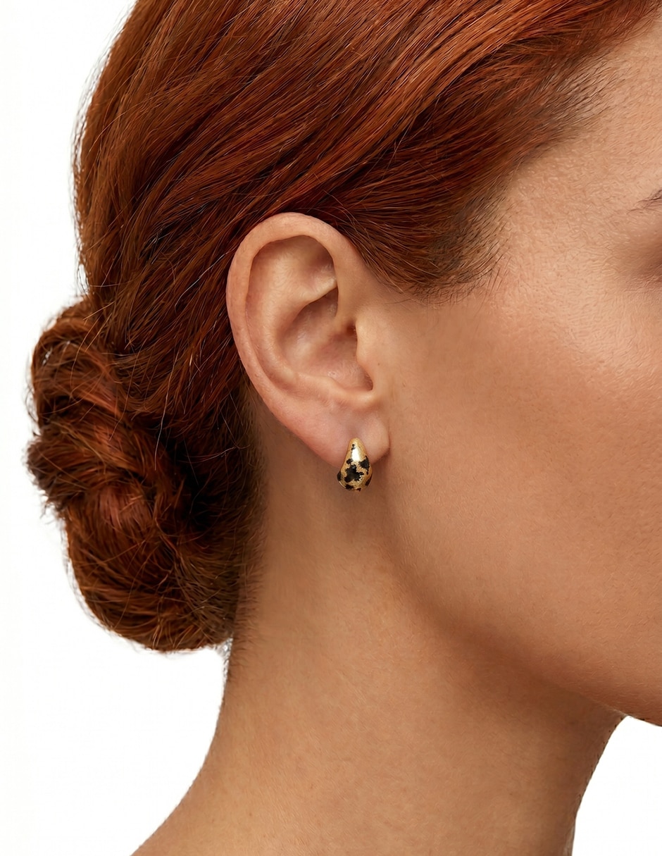 Aretes Nine West Animal Print Recolors con acabado pulido