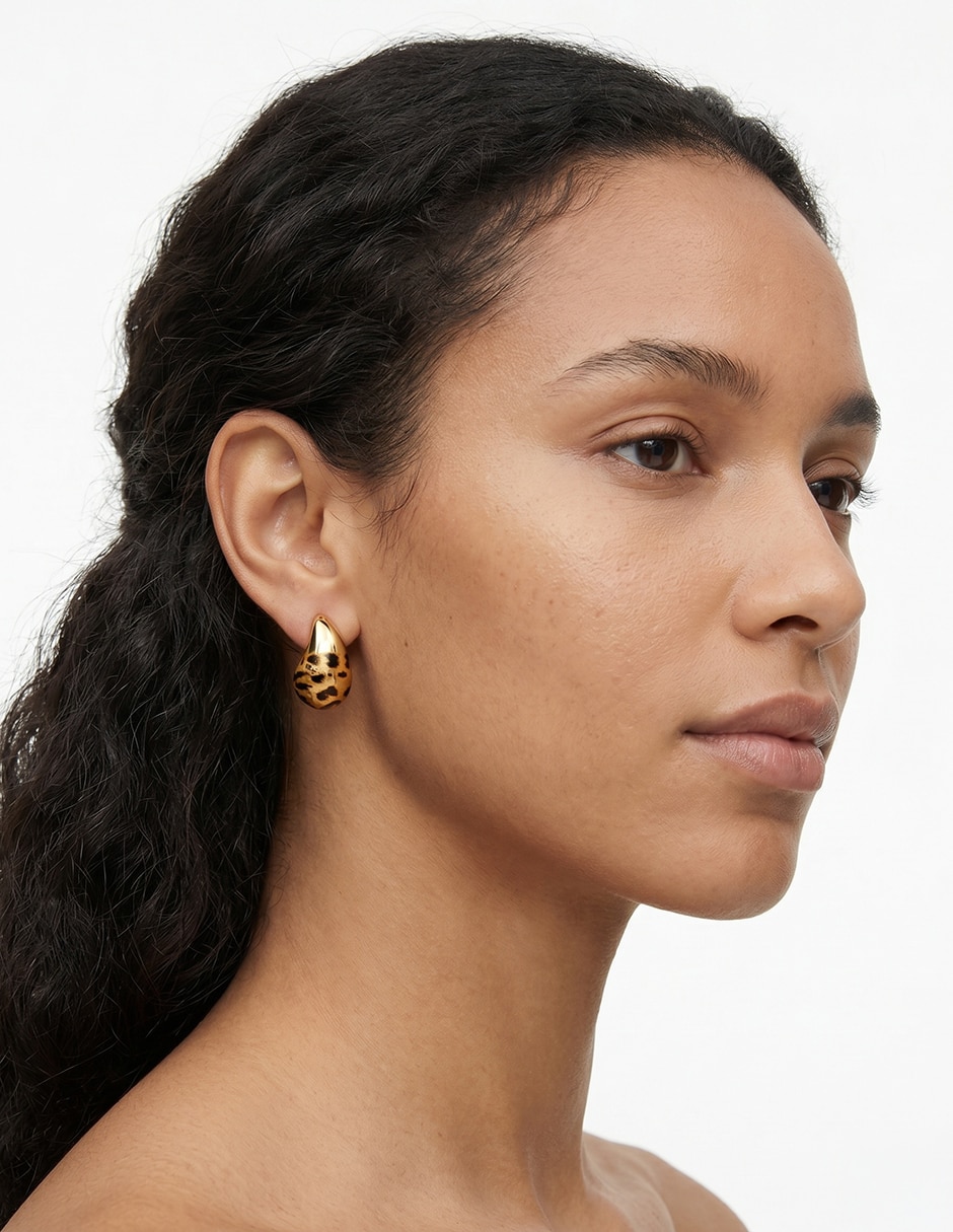 Aretes de gota Nine West Animal Print Recolors con acabado pulido
