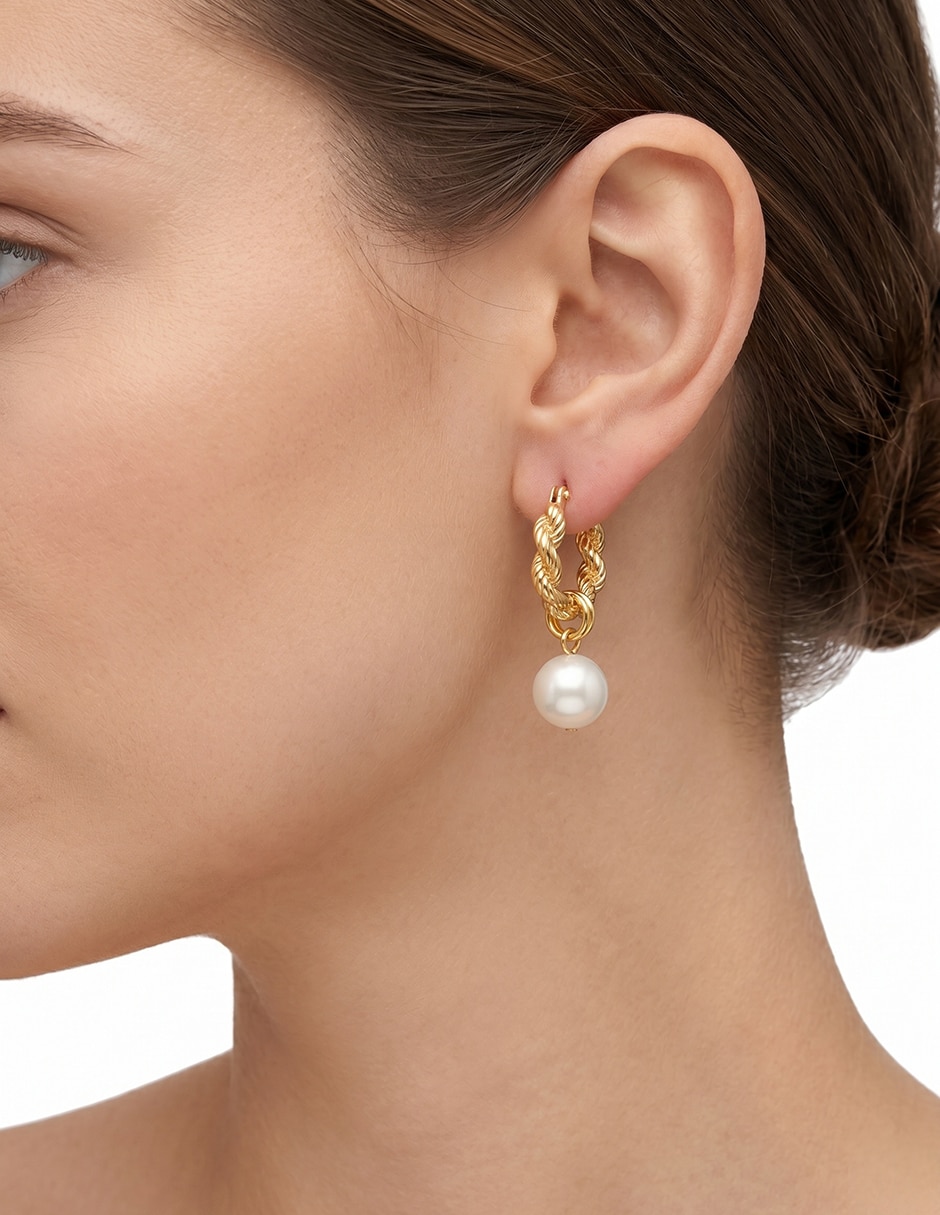 Aretes huggies entrelazado Lindella con acabado pulido 3