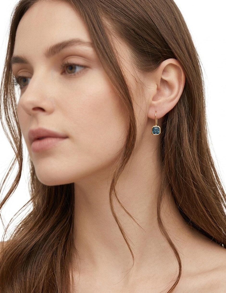 Aretes cortos cuadrados Darlene con acabado brillante Cristal 3