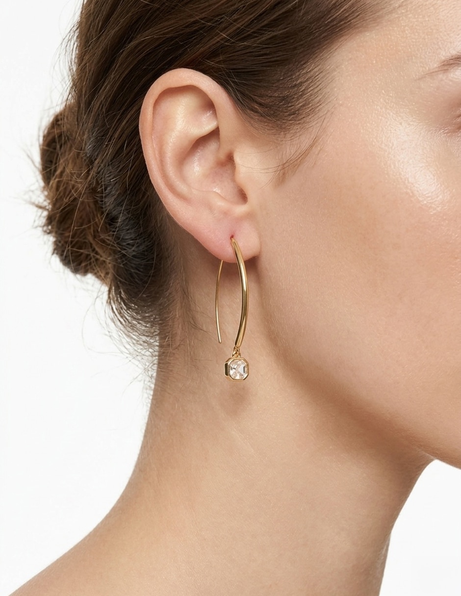 Aretes corto de cuadrado darlene con acabado brillante cristal 3