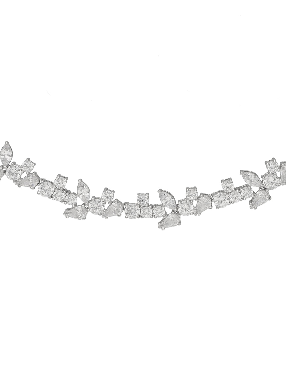 Collar Draped In Diamonds 1