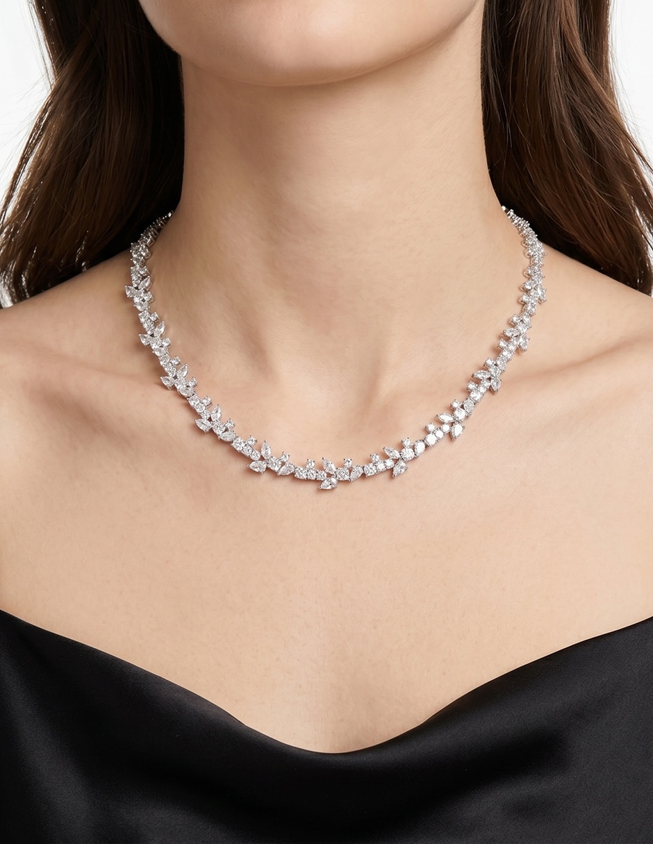 Collar Draped In Diamonds 3
