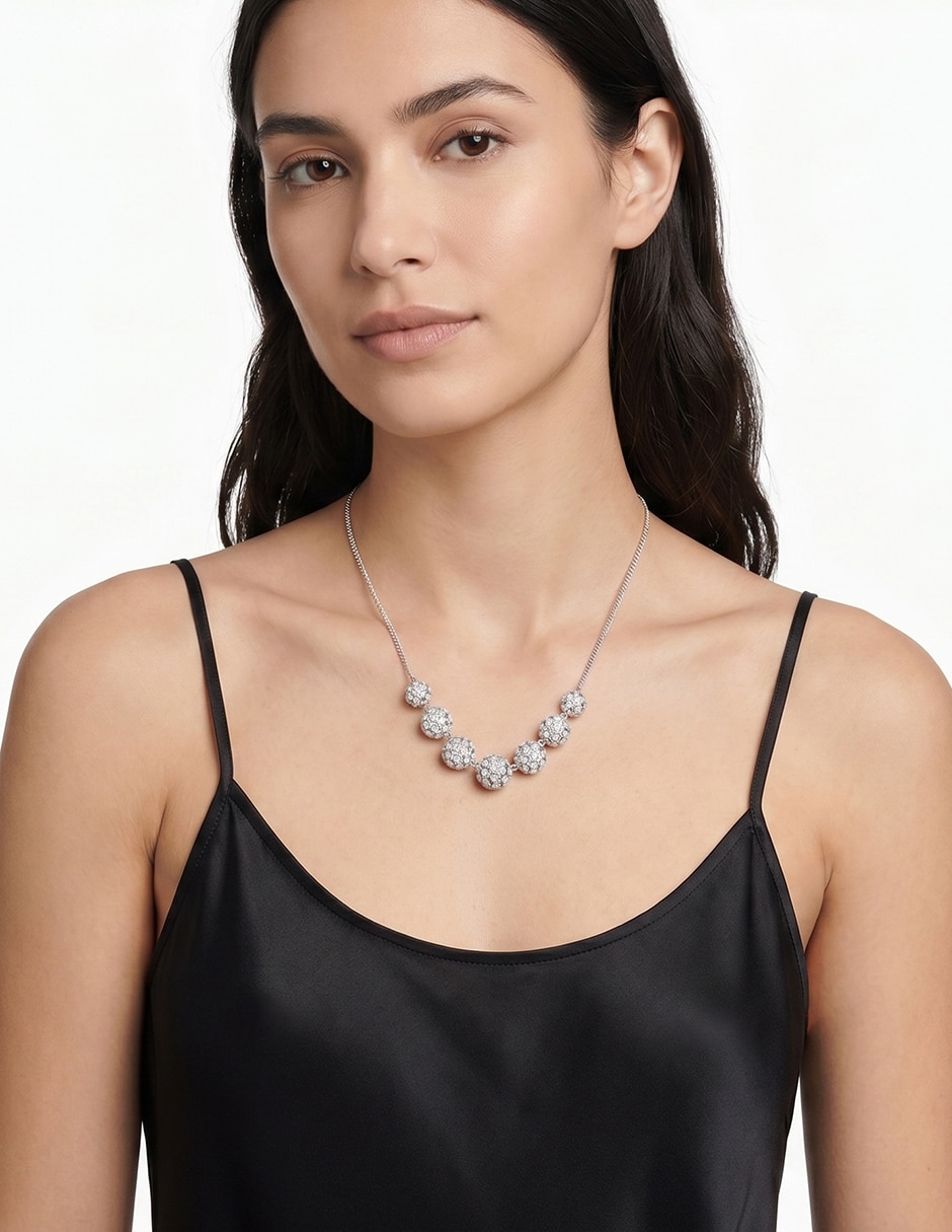 Collar Draped In Diamonds 3