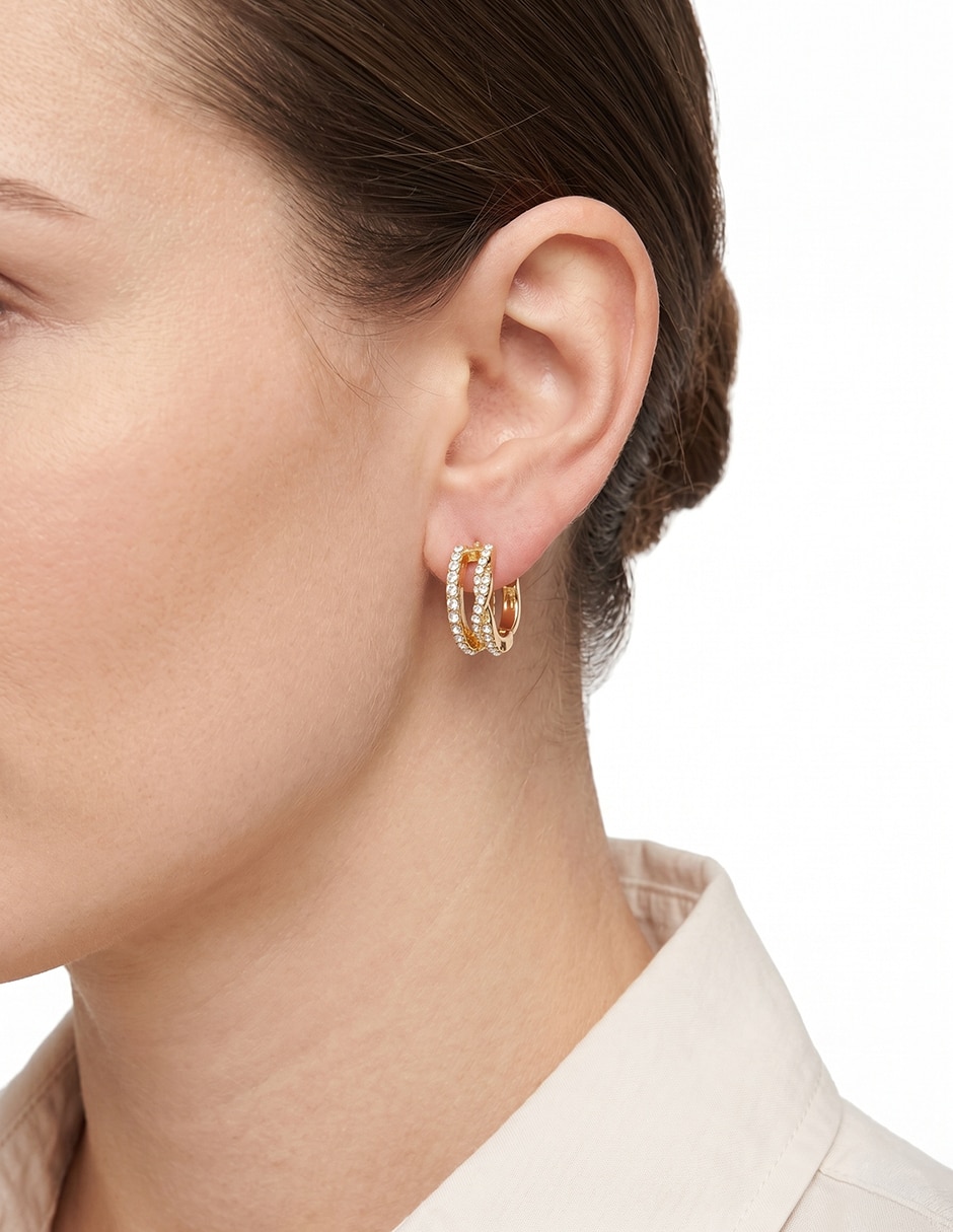 Aretes largos circulares Mystic Twist con acabado pavé cristal 3