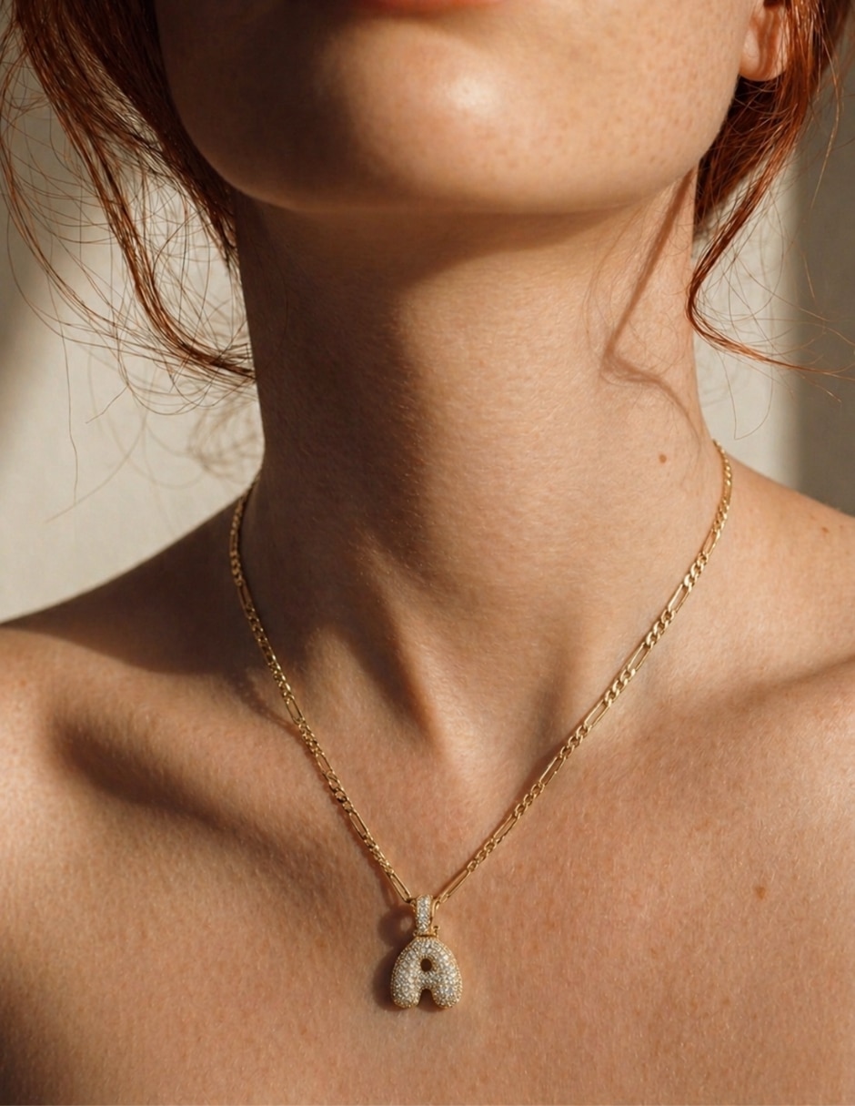 Collar con dije de letras de oro laminado 10 K 7