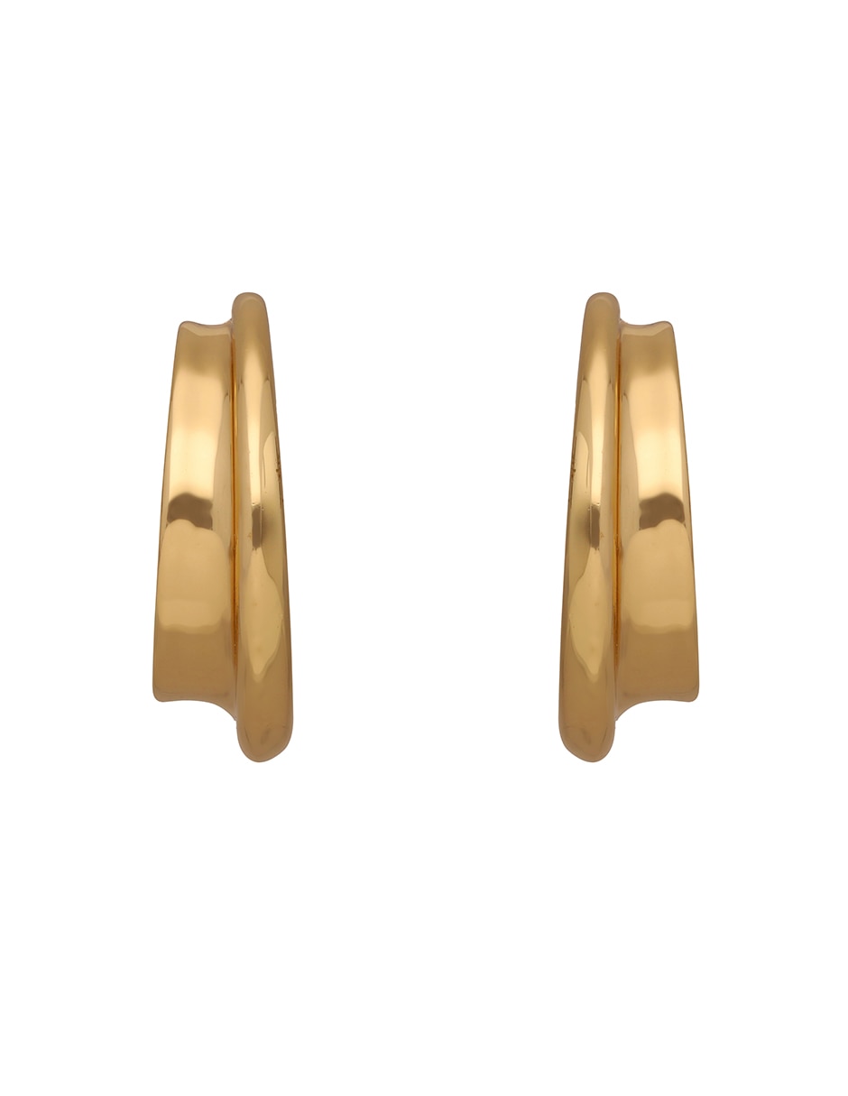 Aretes cortos con acabado martillado