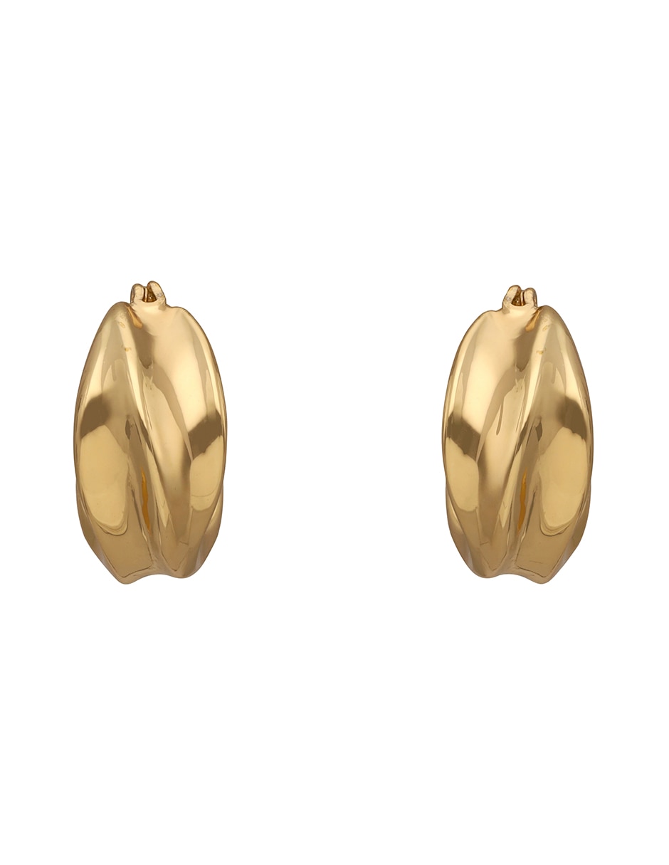 Aretes cortos con acabado pulido