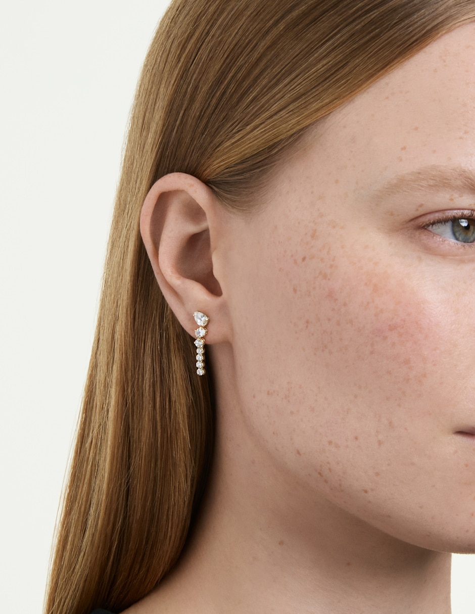 Aretes largos de Mesmera con acabado brillante 4