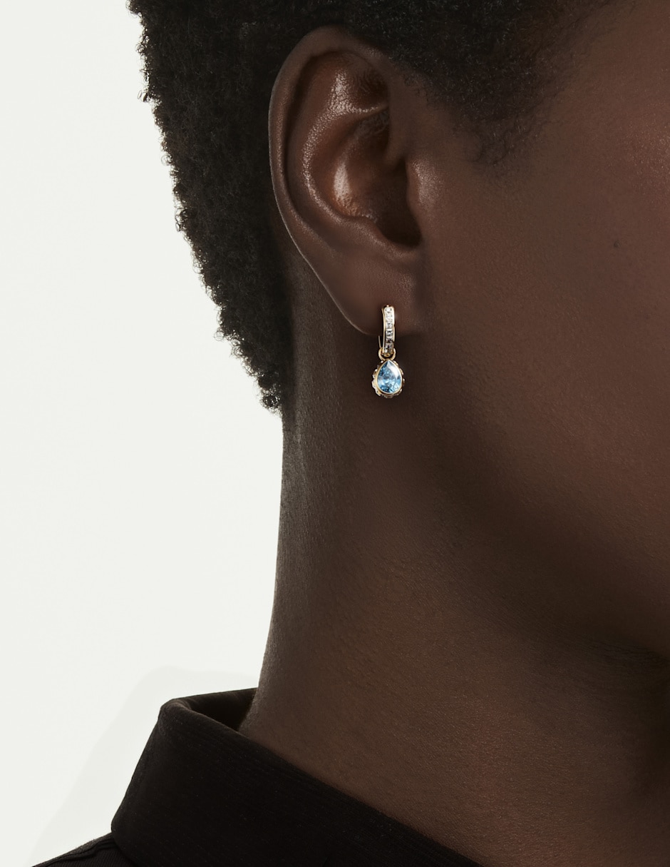 Aretes cortos de gota Chroma con acabado brillante 4