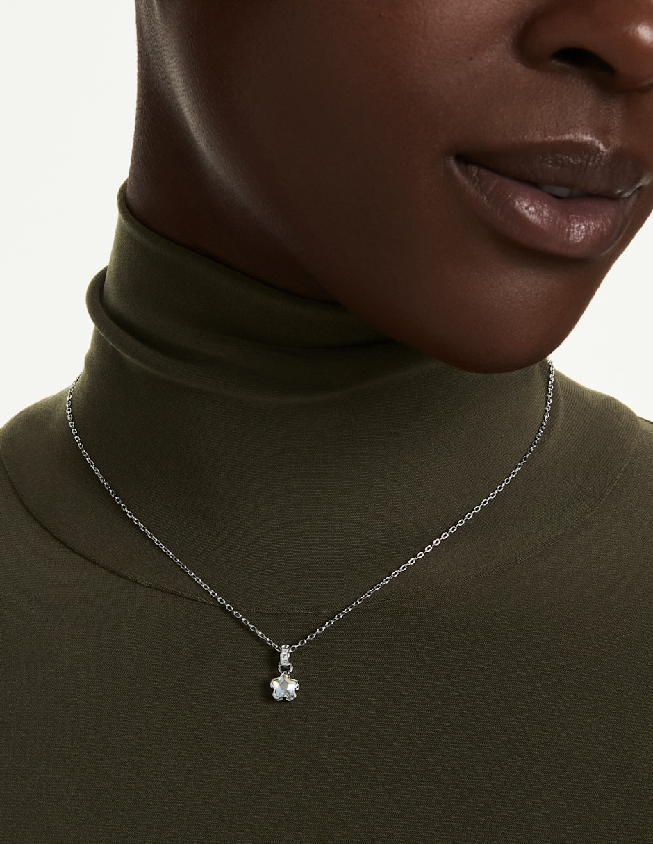 Collar con dije de Estrella Chroma 6