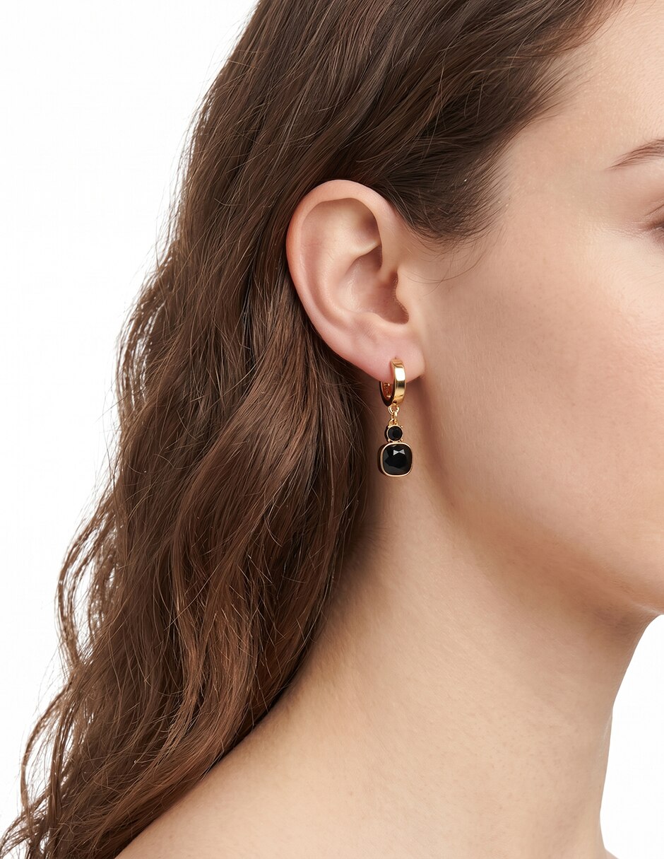 Aretes cuadrados Raeya con acabado pavé cristal 2