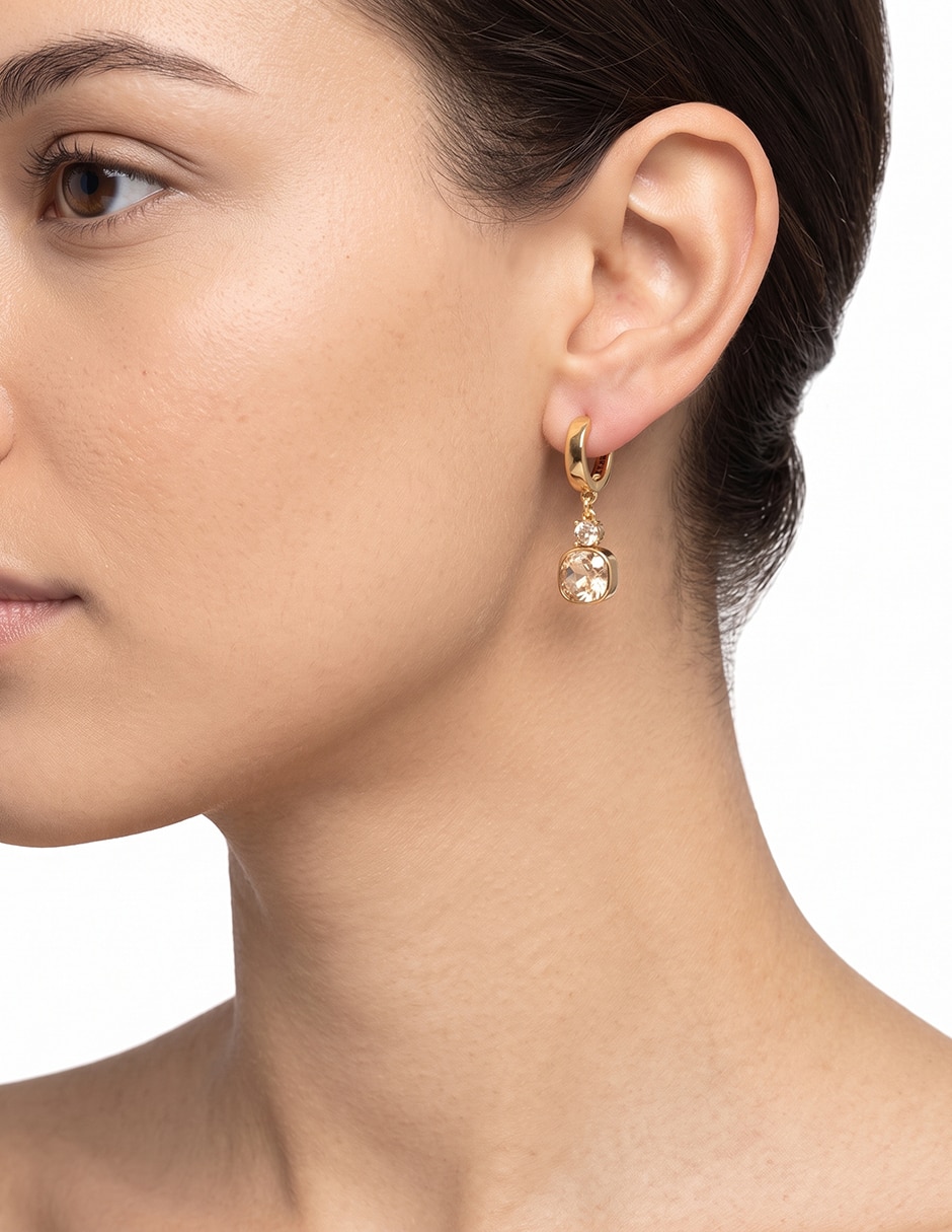 Aretes cuadrados Raeya con acabado pavé cristal 2