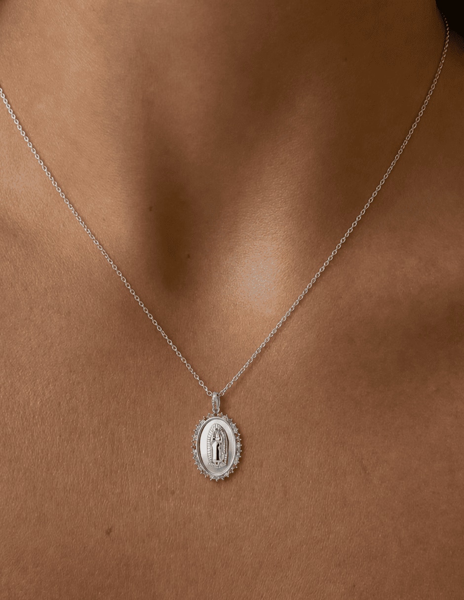 Collar de ovalado religiosos 14 k 2