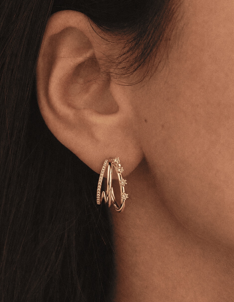Aretes cortos golden circonias 14 k con acabado baño de oro zirconia Aretes cortos golden circonias 14 k con acabado baño de oro zirconia