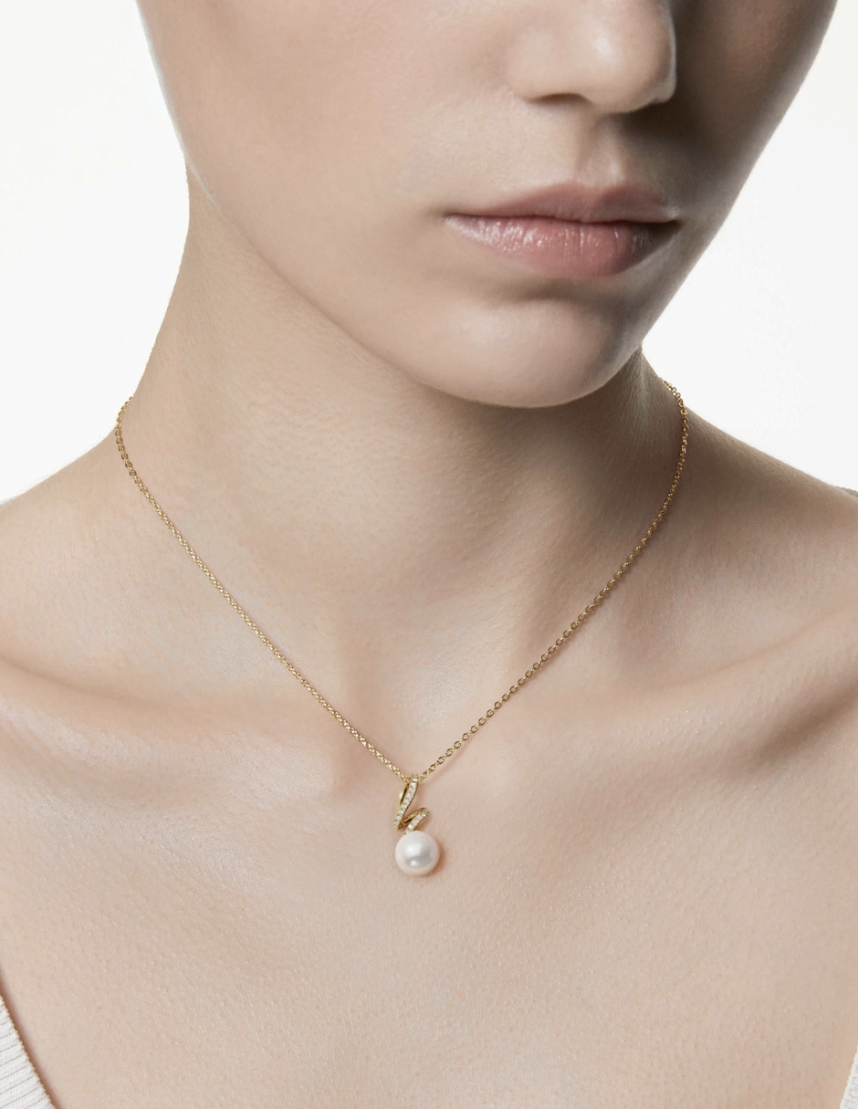 Collar con dije de gabriella de metal 5