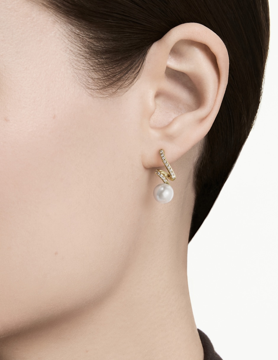 Aretes corto de de metal con acabado brillante swarovski