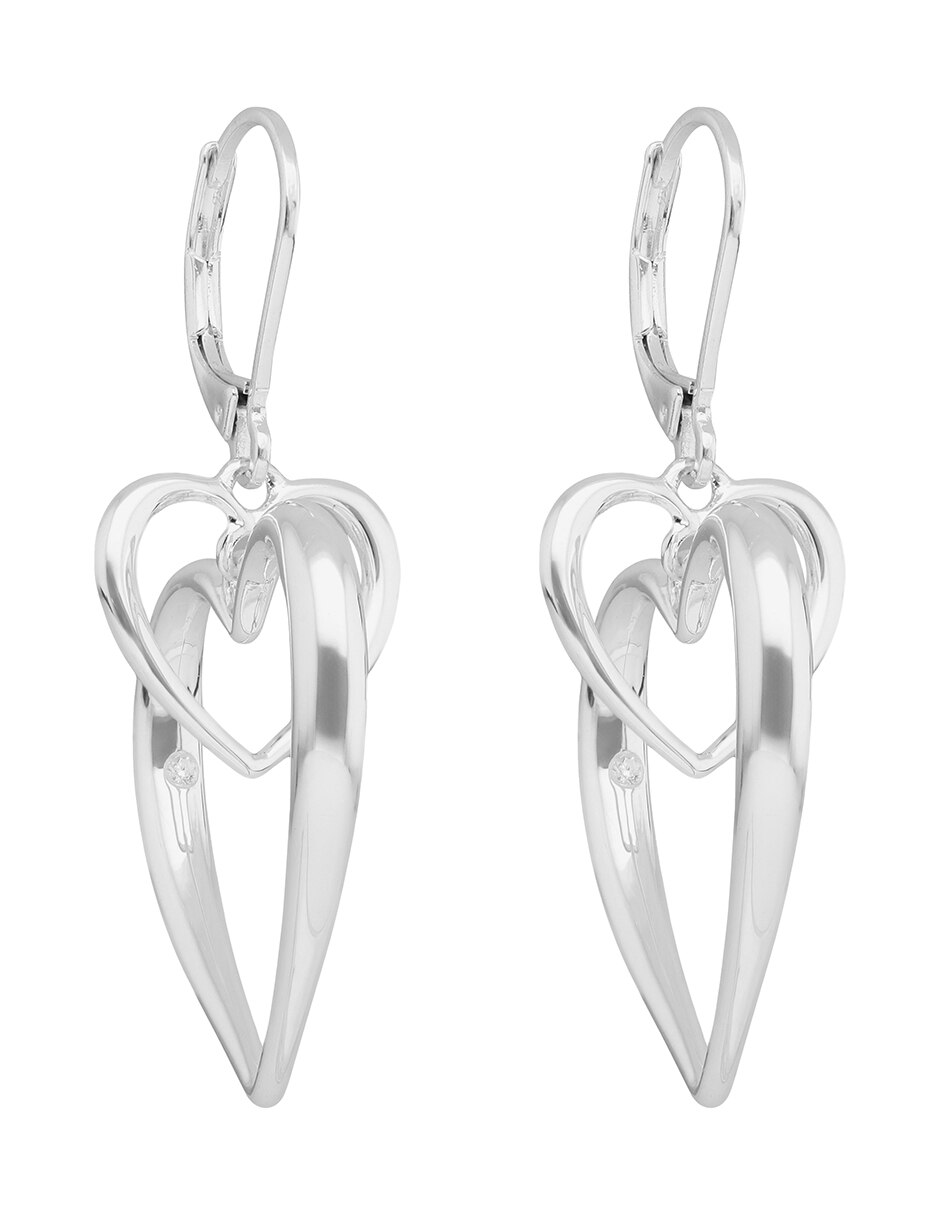 Aretes de corazón Metal Ears 1 May 26 con acabado pulido 2