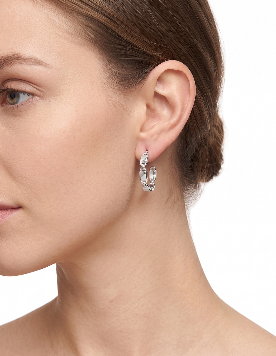 Aretes circulares Silver Hardware con acabado pulido 3