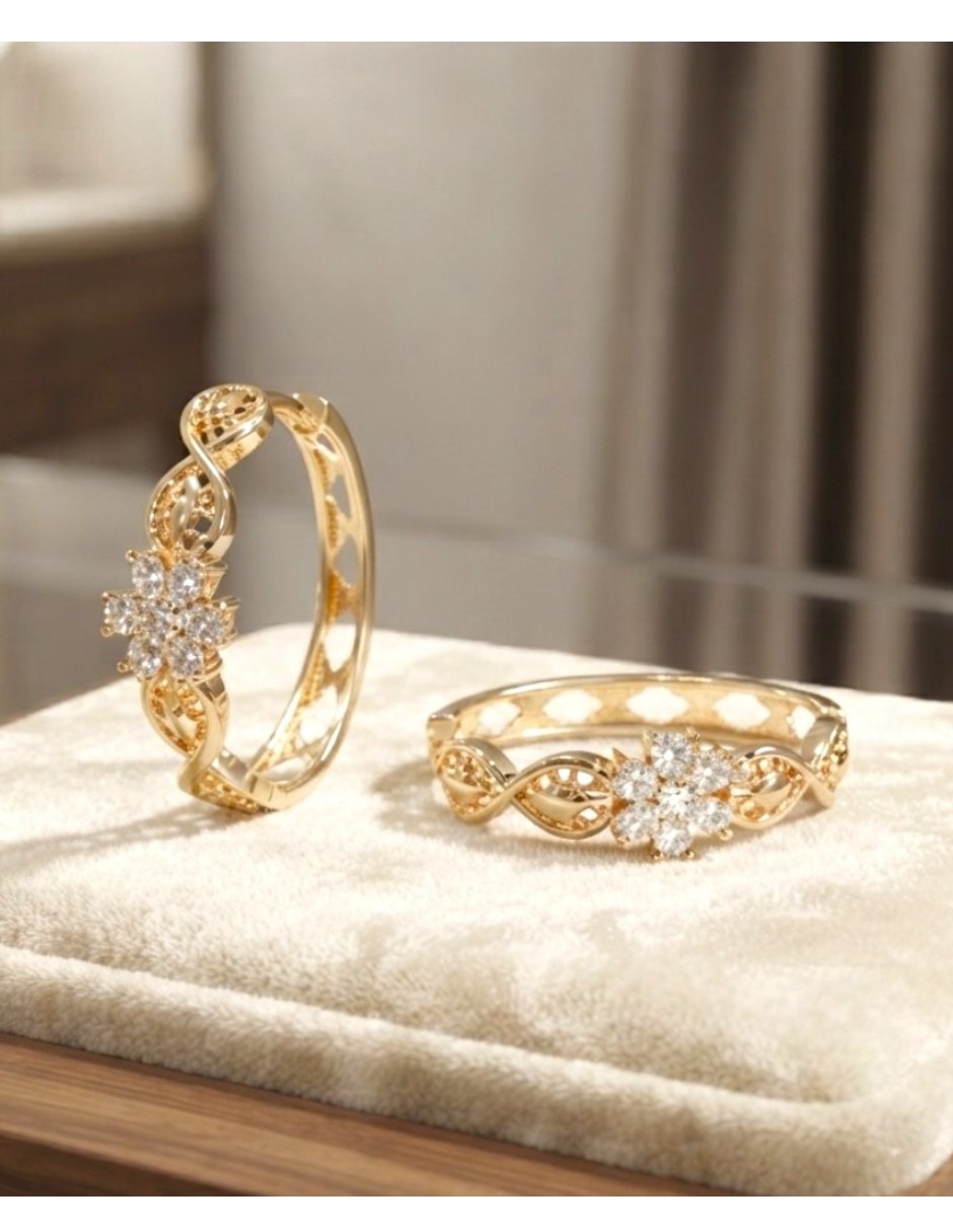 Arracadas de flor de oro laminado 14 K con acabado brillante 2
