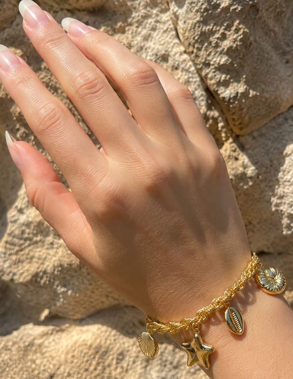 Pulsera con Marevia acabado baño de oro 5