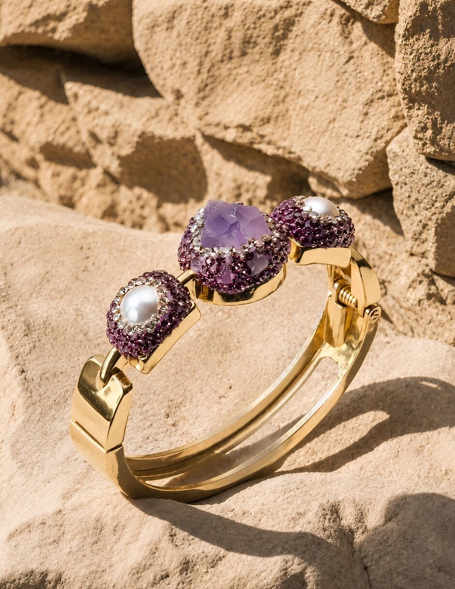 Brazalete con piedra natural Violeta acabado baño de oro 10