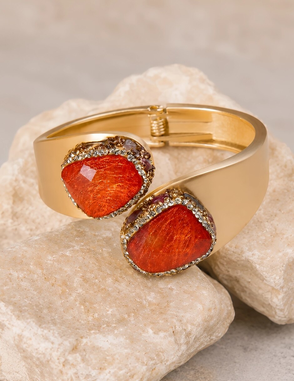 Brazalete con piedra natural Carmiín acabado baño de oro 6