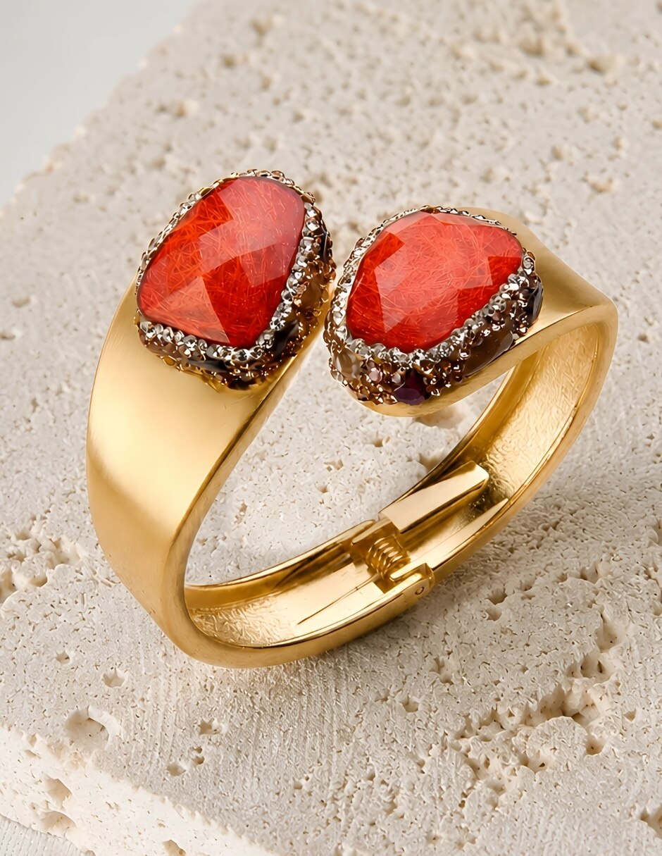 Brazalete con piedra natural Carmiín acabado baño de oro 7