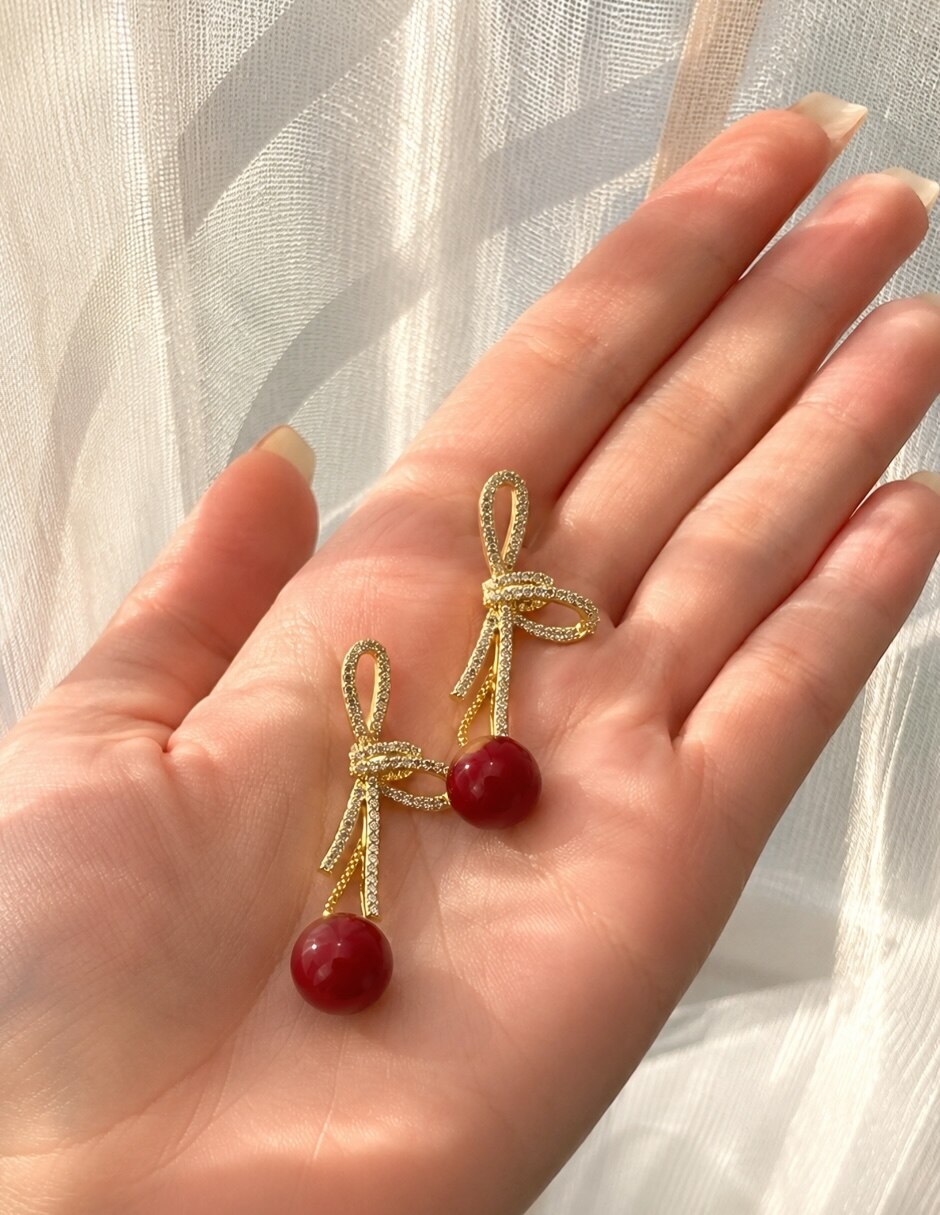 Aretes largos cerise con acabado baño de oro zirconia 7