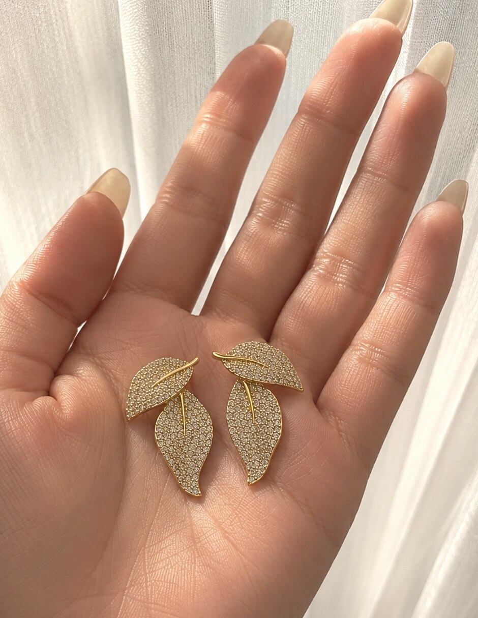 Broqueles sylva golden con acabado baño de oro zirconia 3