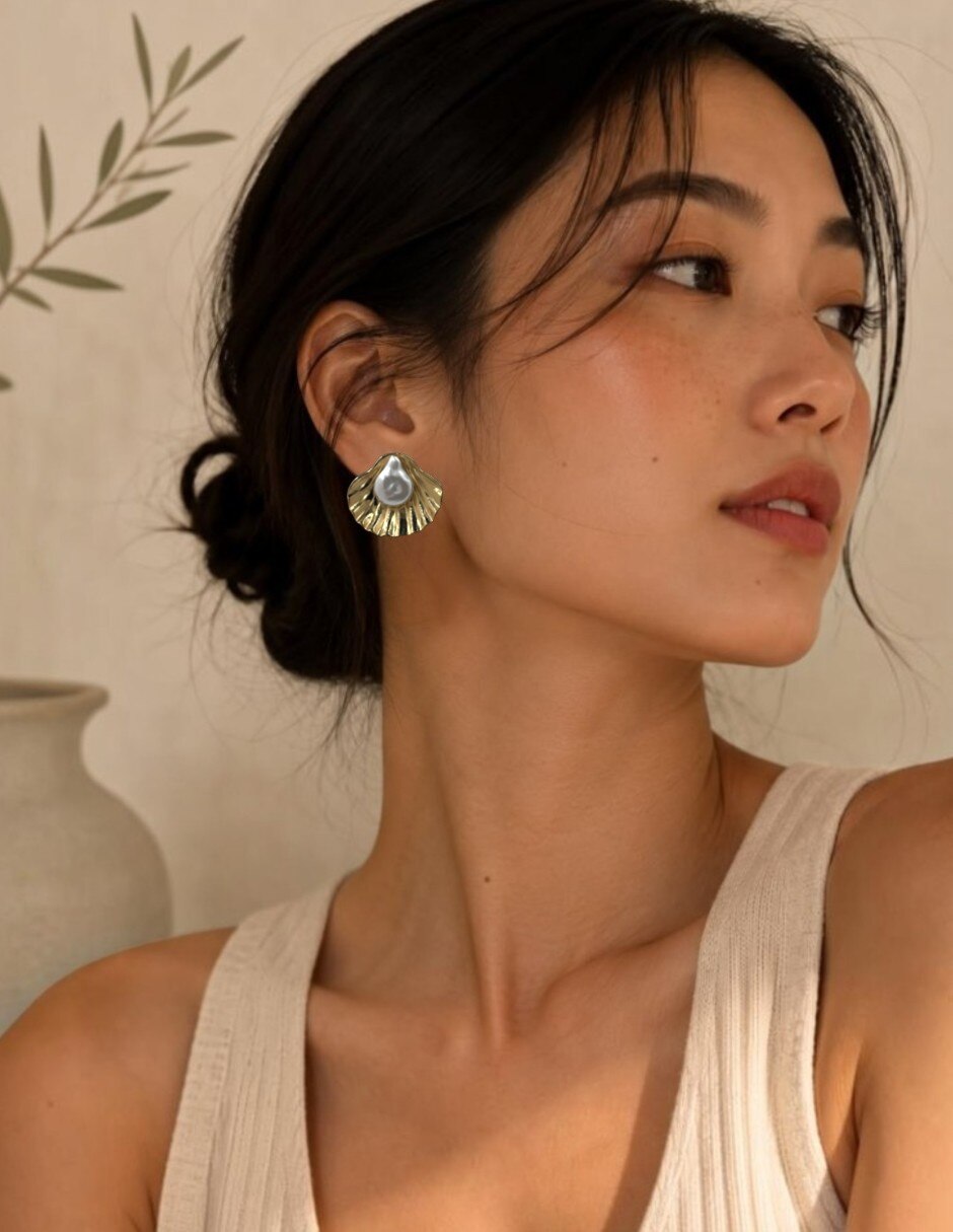 Aretes cortos de acero inoxidable con acabado chapa de oro perla 4