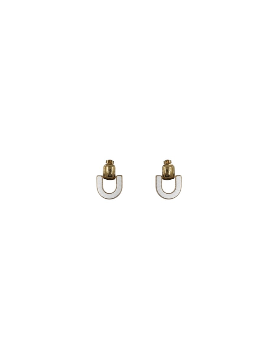 Aretes cortos de acero inoxidable con acabado brillante