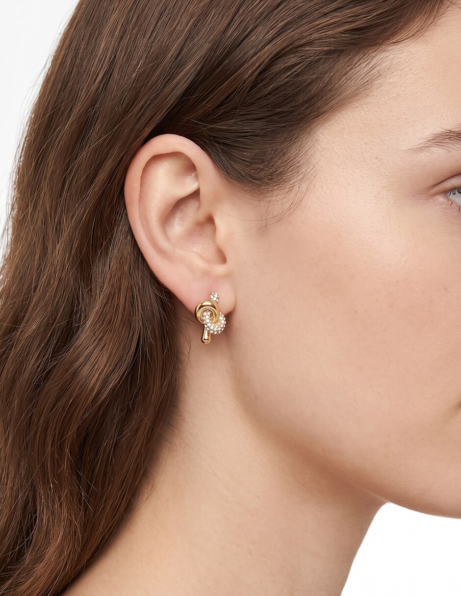 Aretes cortos brady con acabado pavé cristal 3