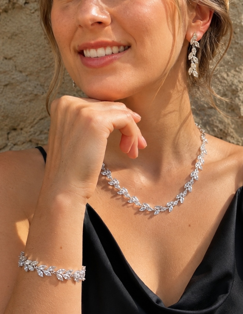 Aretes collar y pulsera laurelle zirconia 5