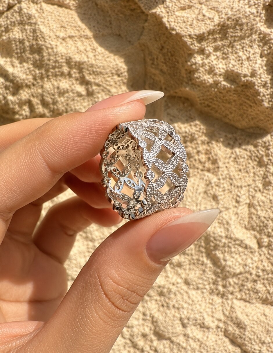 Anillo de (si aplica) No aplica Liora No aplica Sin kilataje de Aleación de metal Zirconia Baño de rodio 7