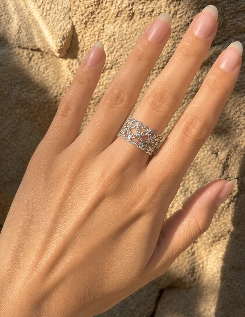 Anillo de (si aplica) No aplica Liora No aplica Sin kilataje de Aleación de metal Zirconia Baño de rodio 8
